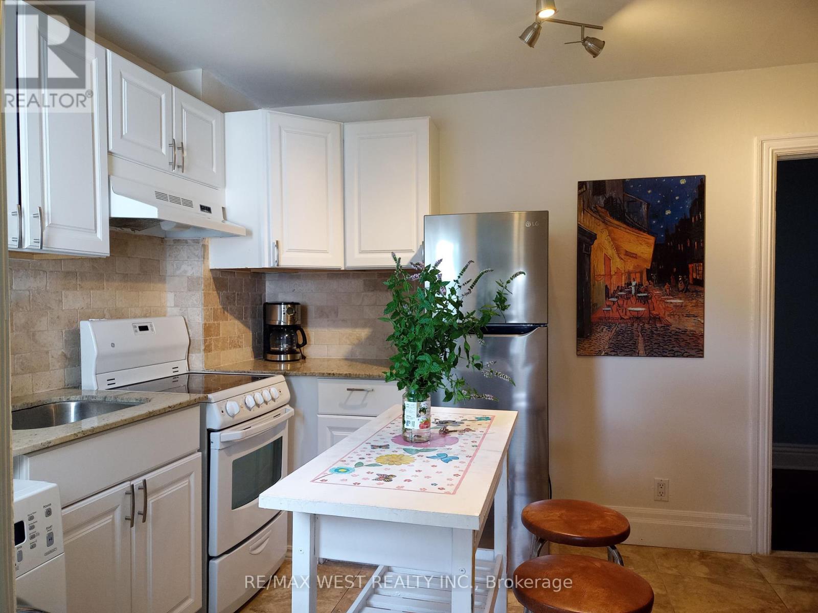 55 Lynd Avenue, Toronto, Ontario  M6R 1T8 - Photo 24 - W12152644
