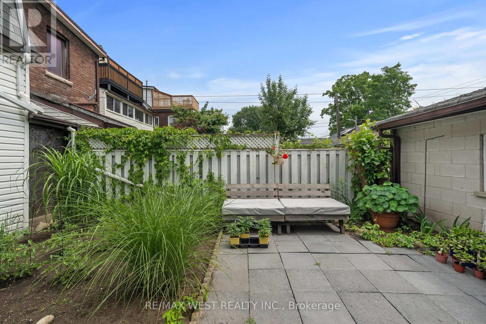 55 Lynd Avenue, Toronto, Ontario  M6R 1T8 - Photo 42 - W12152644