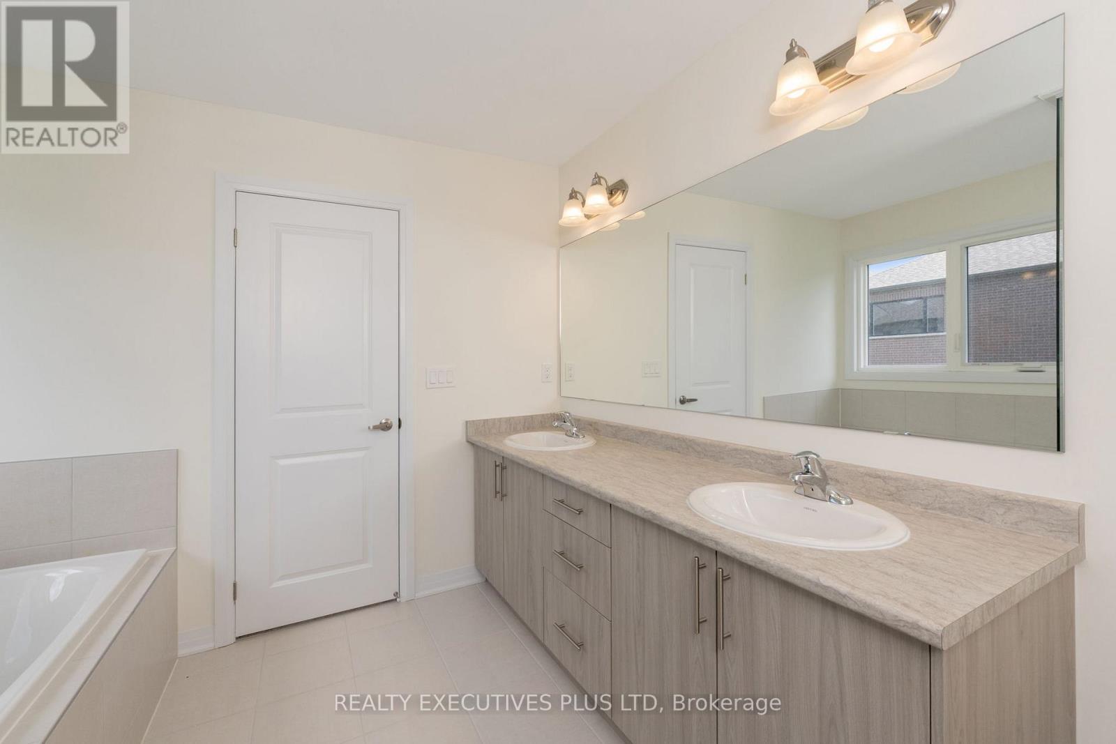 24 Tyler Avenue, Erin, Ontario  N0B 1T0 - Photo 34 - X12152659