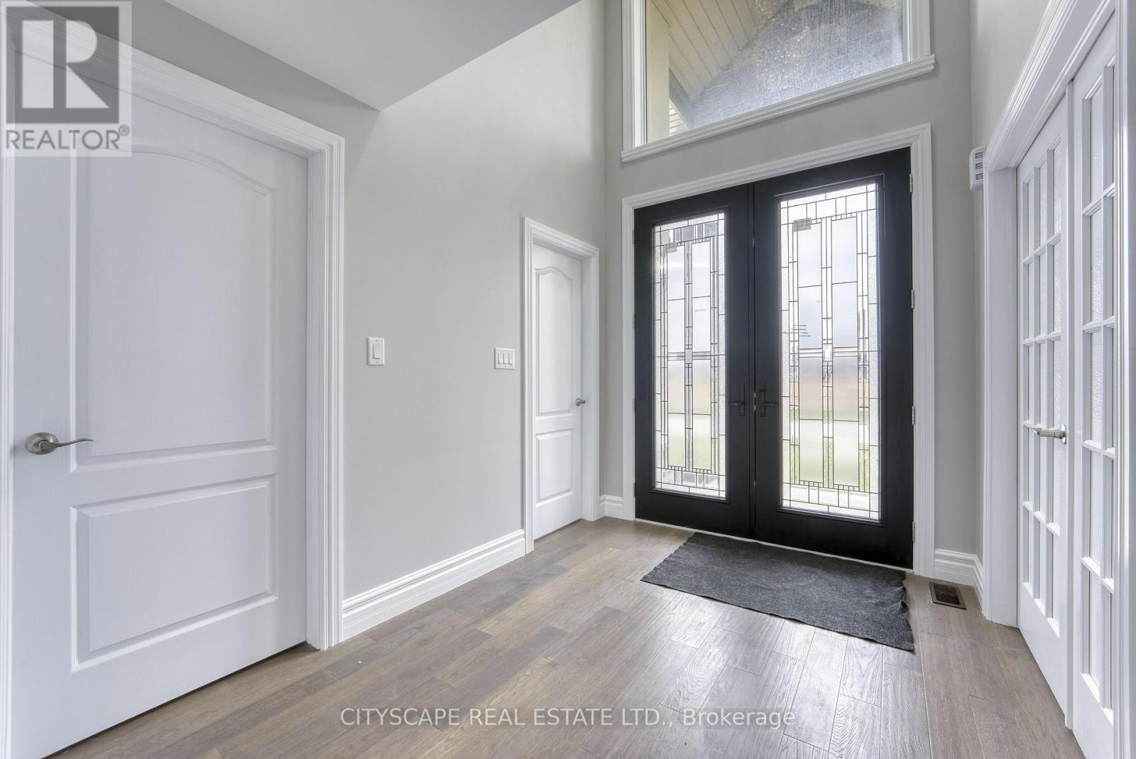 351 Benson Court, Amherstburg, Ontario  N9V 0G7 - Photo 3 - X12152665