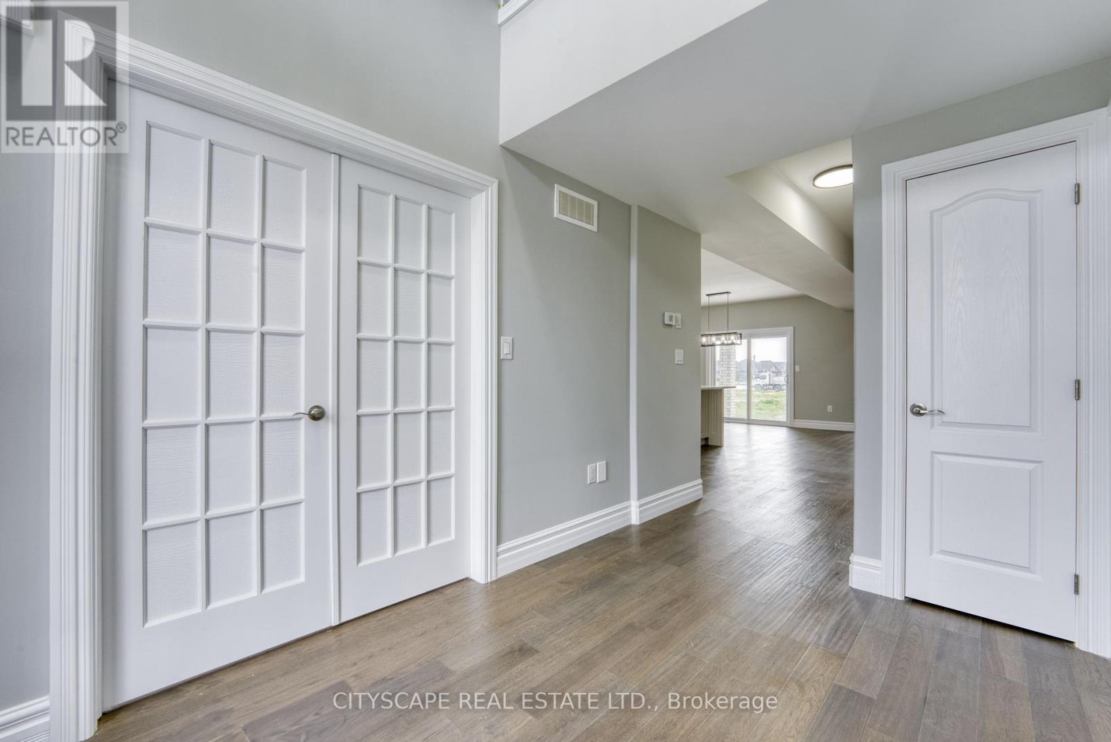351 Benson Court, Amherstburg, Ontario  N9V 0G7 - Photo 5 - X12152665