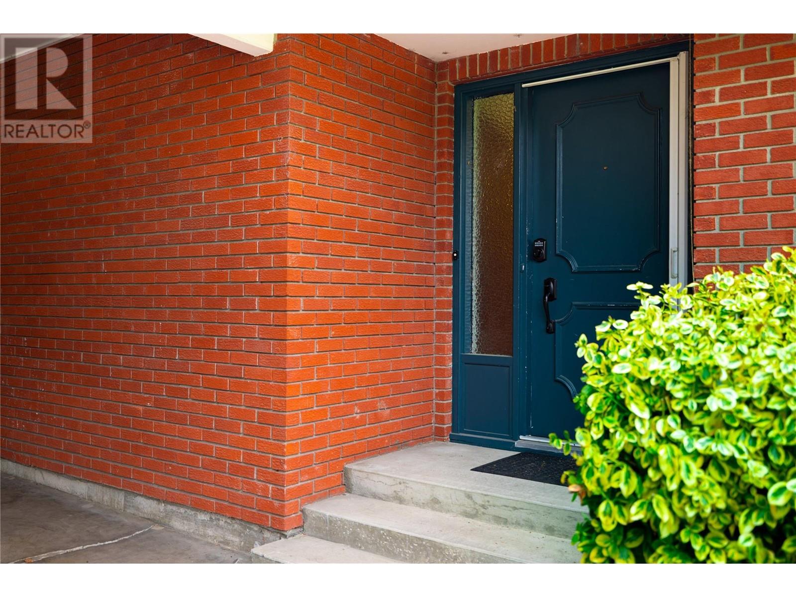 3330 Jackson Court, Kelowna, British Columbia  V1W 2T6 - Photo 5 - 10348218