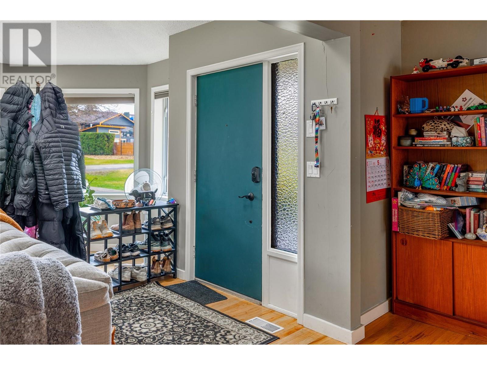 3330 Jackson Court, Kelowna, British Columbia  V1W 2T6 - Photo 6 - 10348218