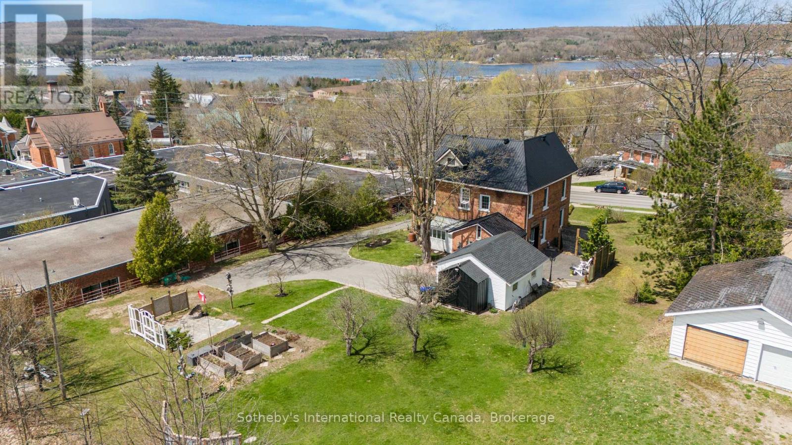 26 Robert Street E, Penetanguishene, Ontario  L9M 1K7 - Photo 5 - S12134452