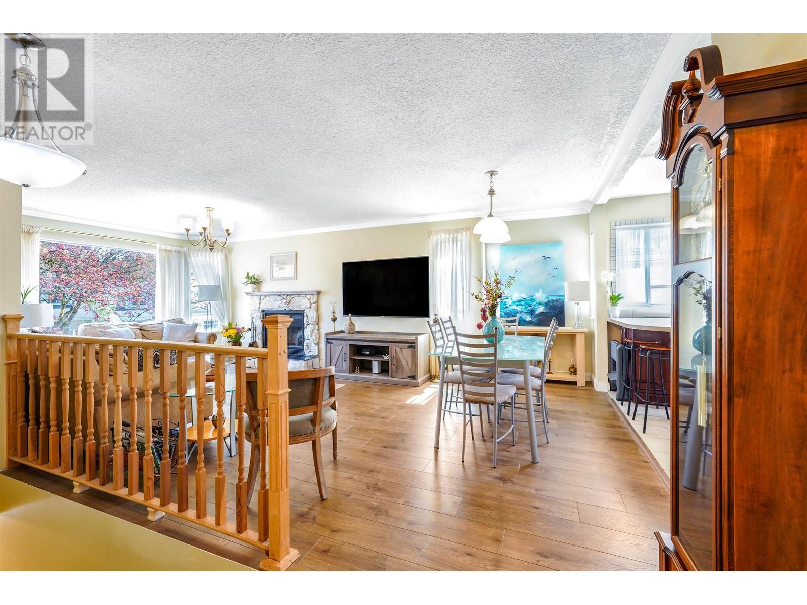 Property at 883 NAIRN COURT image 4