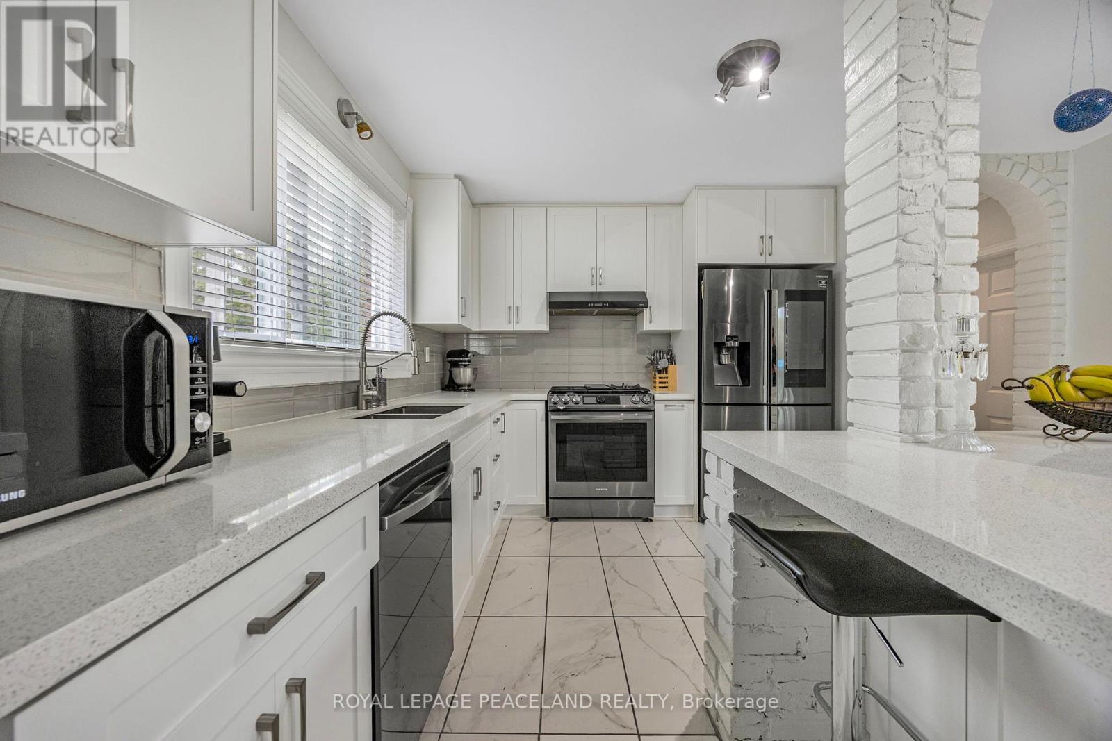 14 Simcoe Avenue, Oro-Medonte, Ontario  L0L 2E0 - Photo 14 - S12149422