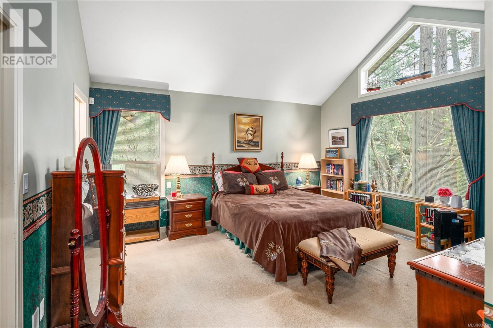 Property at 983 Carolwood Dr image 3