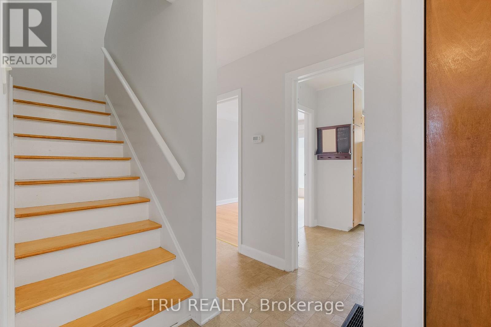 1006 Riddell Avenue S, Ottawa, Ontario  K2C 2J5 - Photo 13 - X12152683