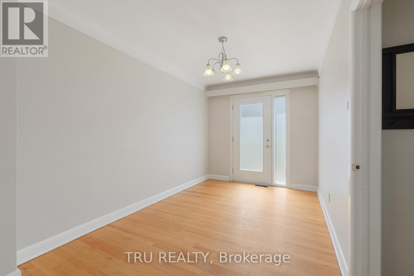 1006 Riddell Avenue S, Ottawa, Ontario  K2C 2J5 - Photo 17 - X12152683