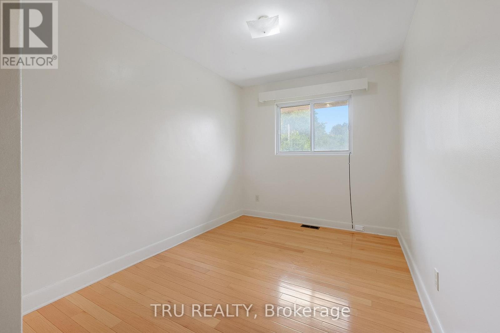 1006 Riddell Avenue S, Ottawa, Ontario  K2C 2J5 - Photo 18 - X12152683