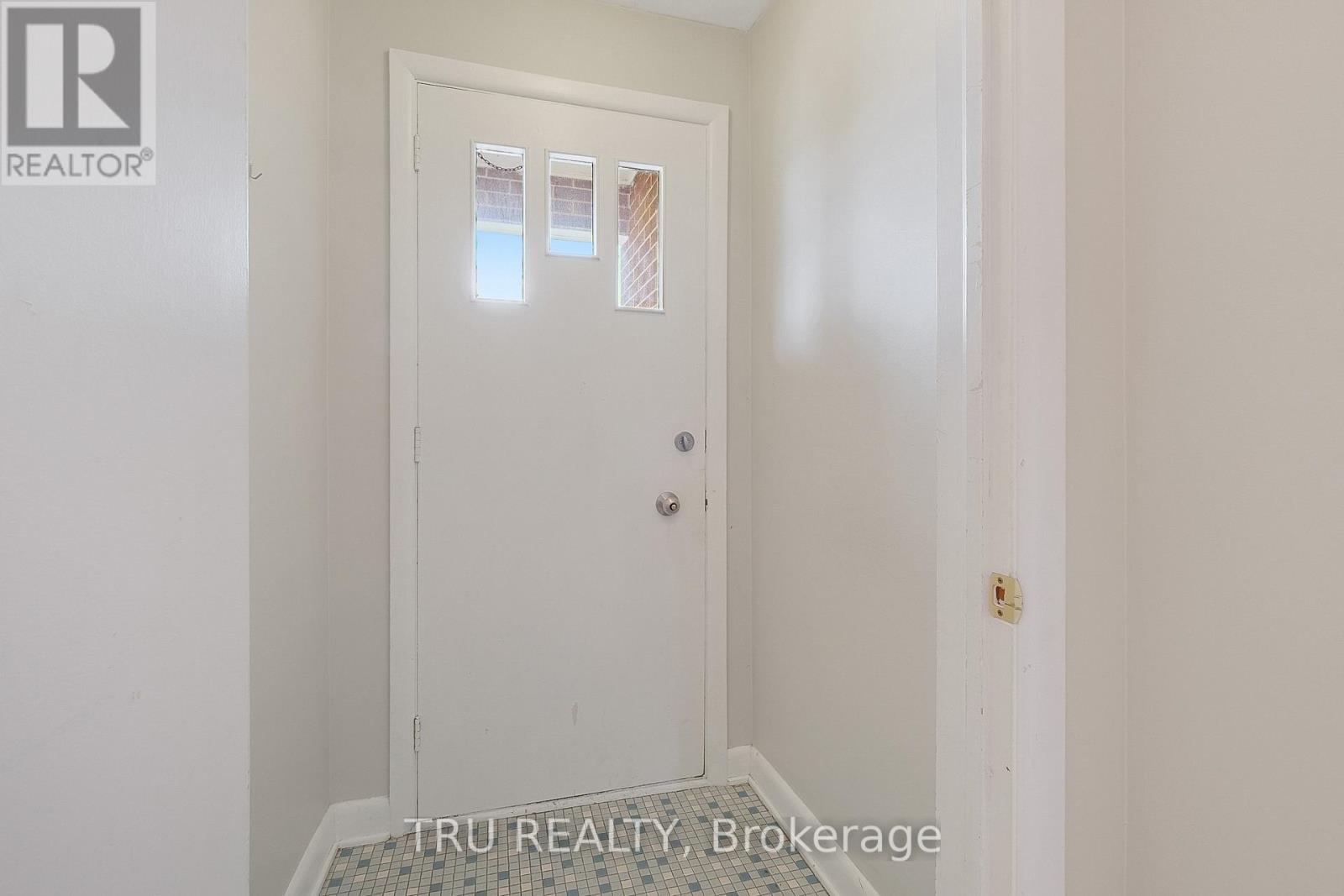 1006 Riddell Avenue S, Ottawa, Ontario  K2C 2J5 - Photo 7 - X12152683