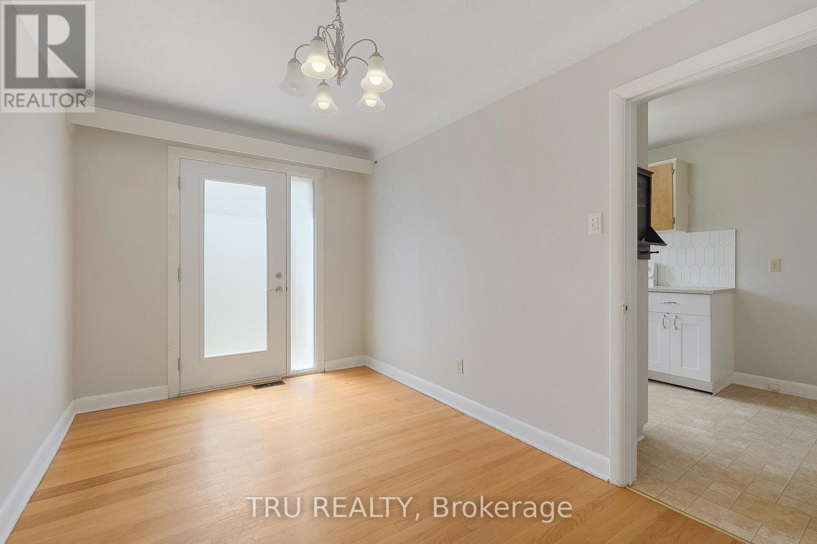 1006 Riddell Avenue S, Ottawa, Ontario  K2C 2J5 - Photo 8 - X12152683