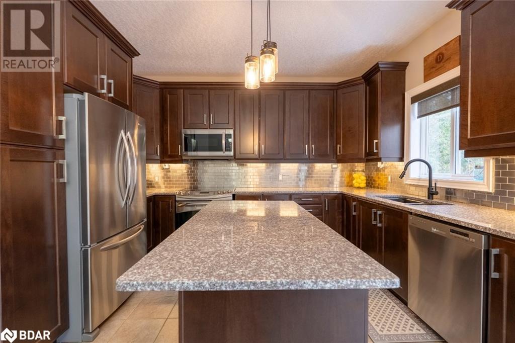 Property at 513 MAPLEVIEW Drive E image 3