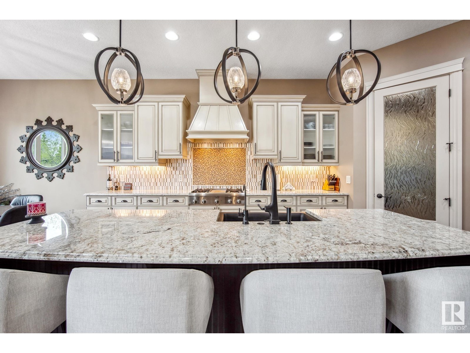 Property at 112 RIVERSTONE DR image 4