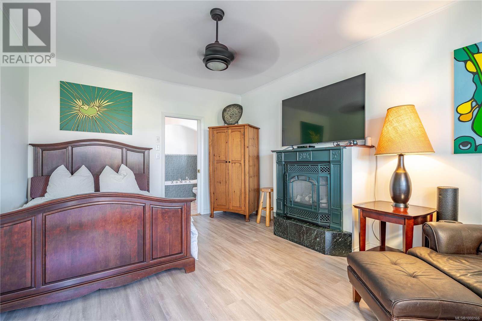 Property at 485 Head St image 2