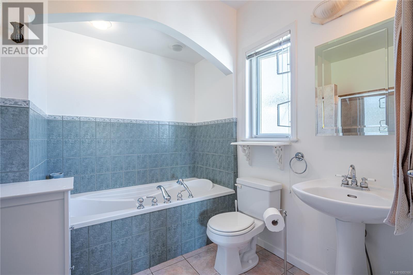 Property at 485 Head St image 4