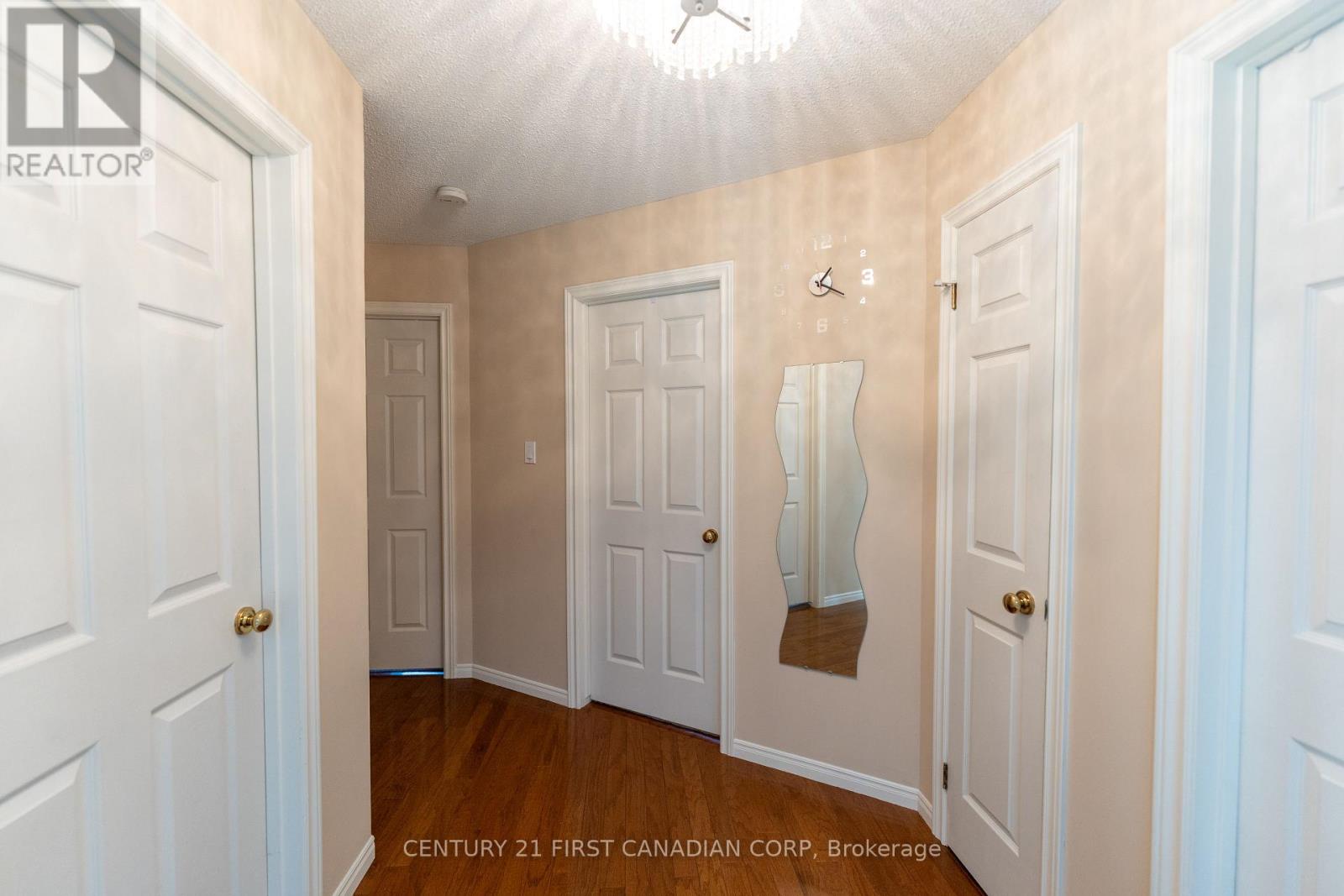 Photo 13 of 49 for 27 Golfview Crescent