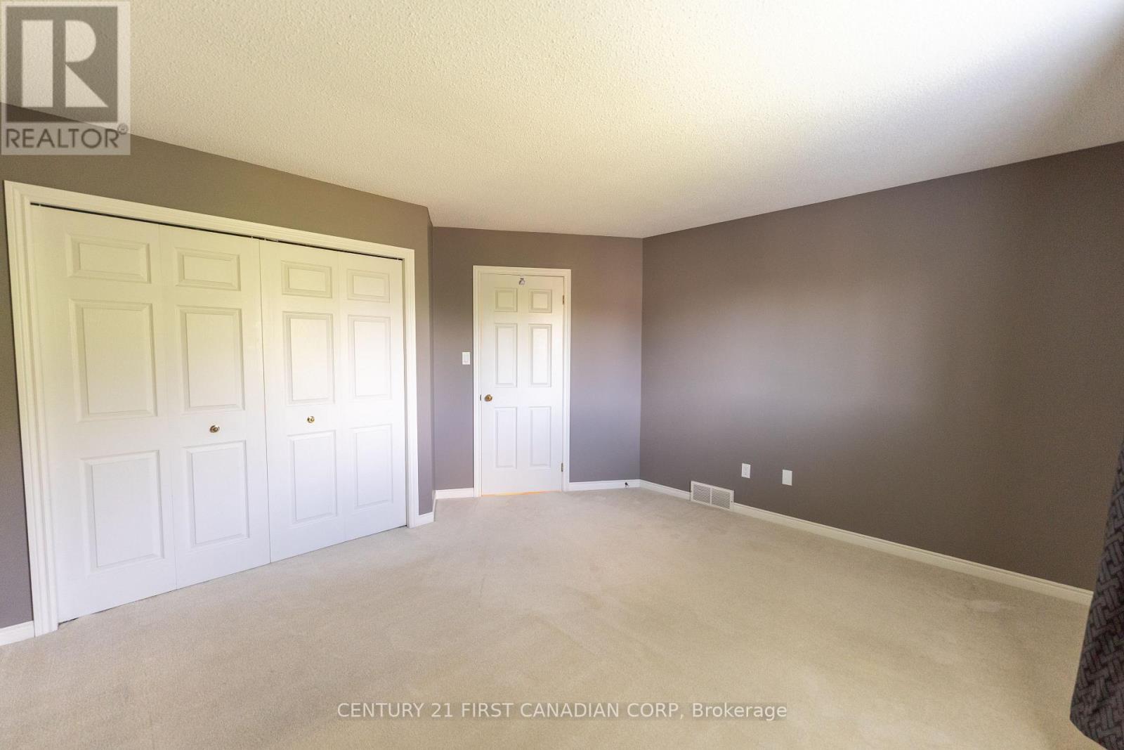 Photo 21 of 49 for 27 Golfview Crescent