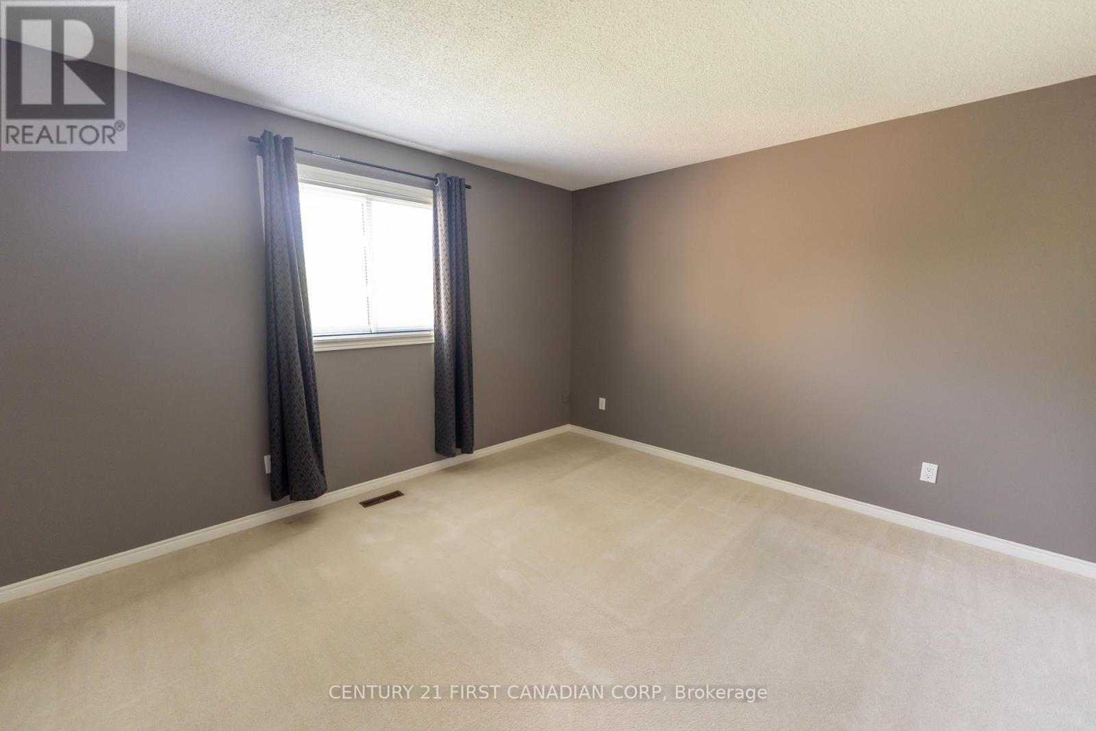 27 Golfview Crescent, London South, Ontario  N6C 5N2 - Photo 22 - X12149980