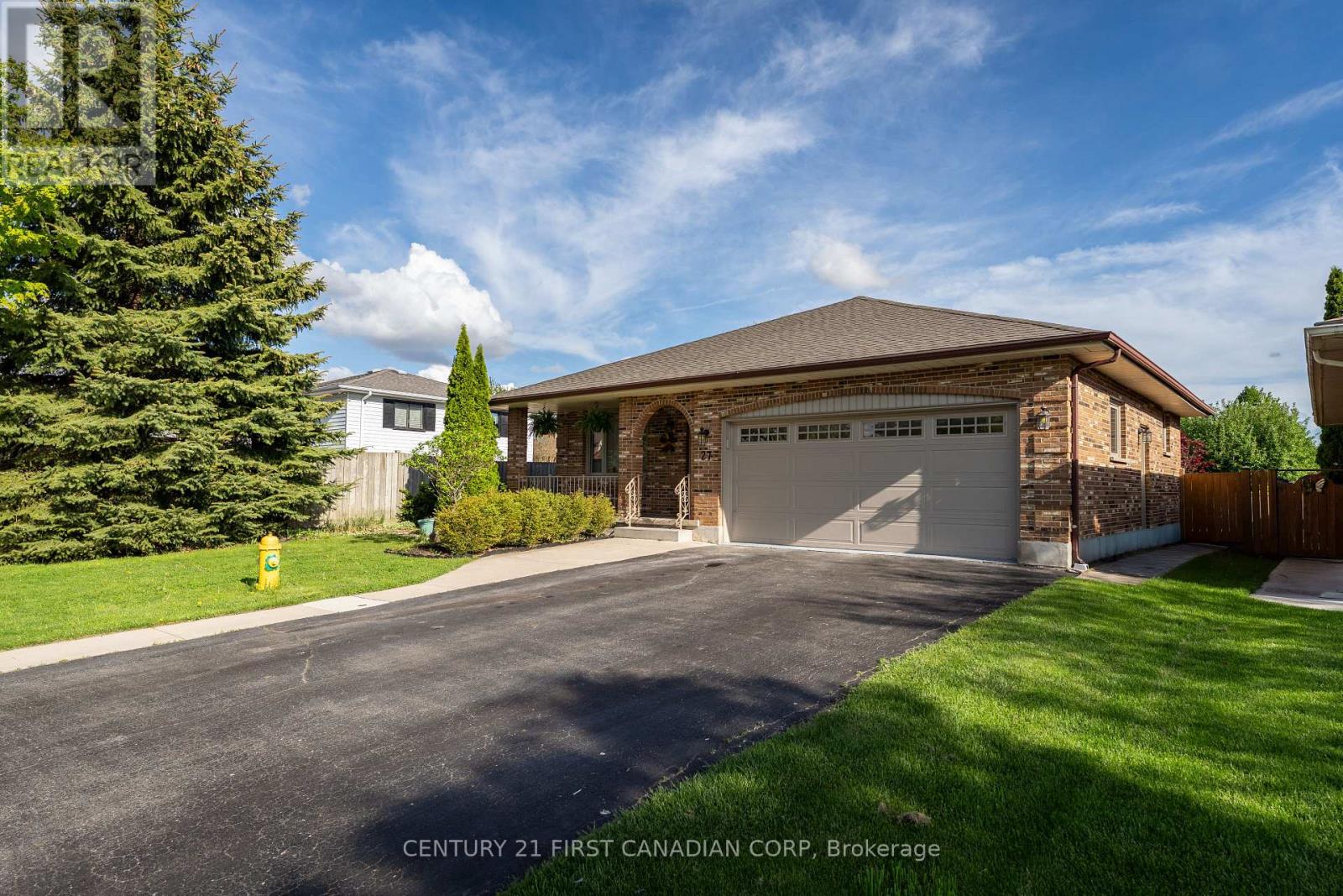 27 Golfview Crescent, London South, Ontario  N6C 5N2 - Photo 2 - X12149980