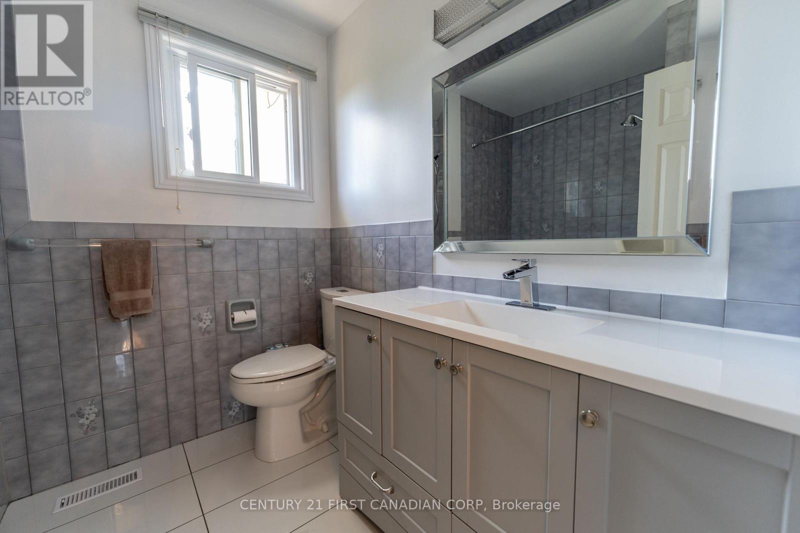 27 Golfview Crescent, London South, Ontario  N6C 5N2 - Photo 18 - X12149980