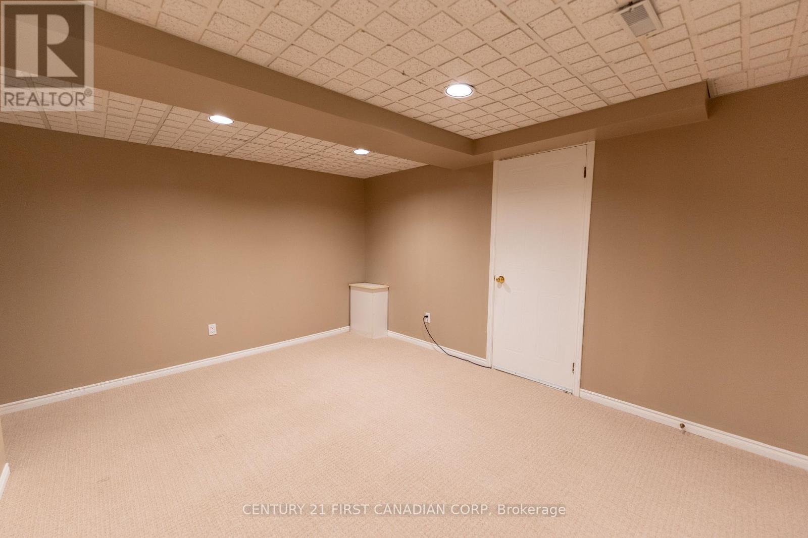 27 Golfview Crescent, London South, Ontario  N6C 5N2 - Photo 30 - X12149980