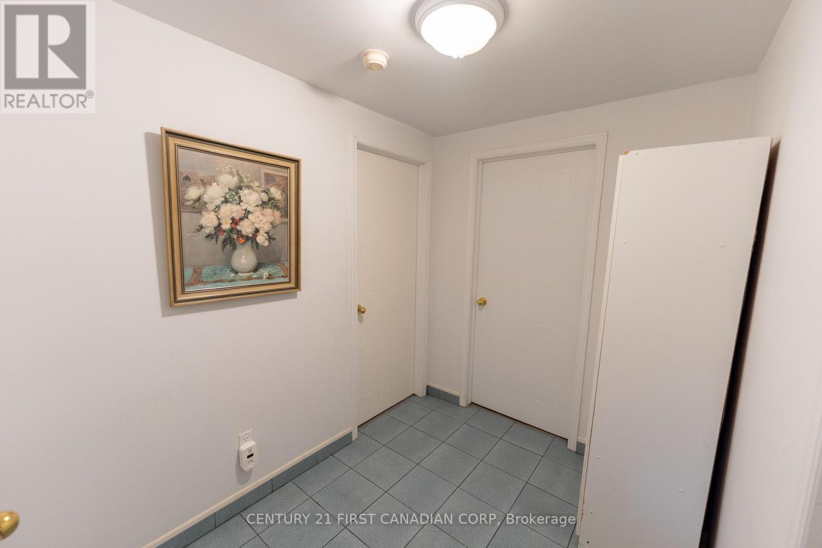 27 Golfview Crescent, London South, Ontario  N6C 5N2 - Photo 34 - X12149980