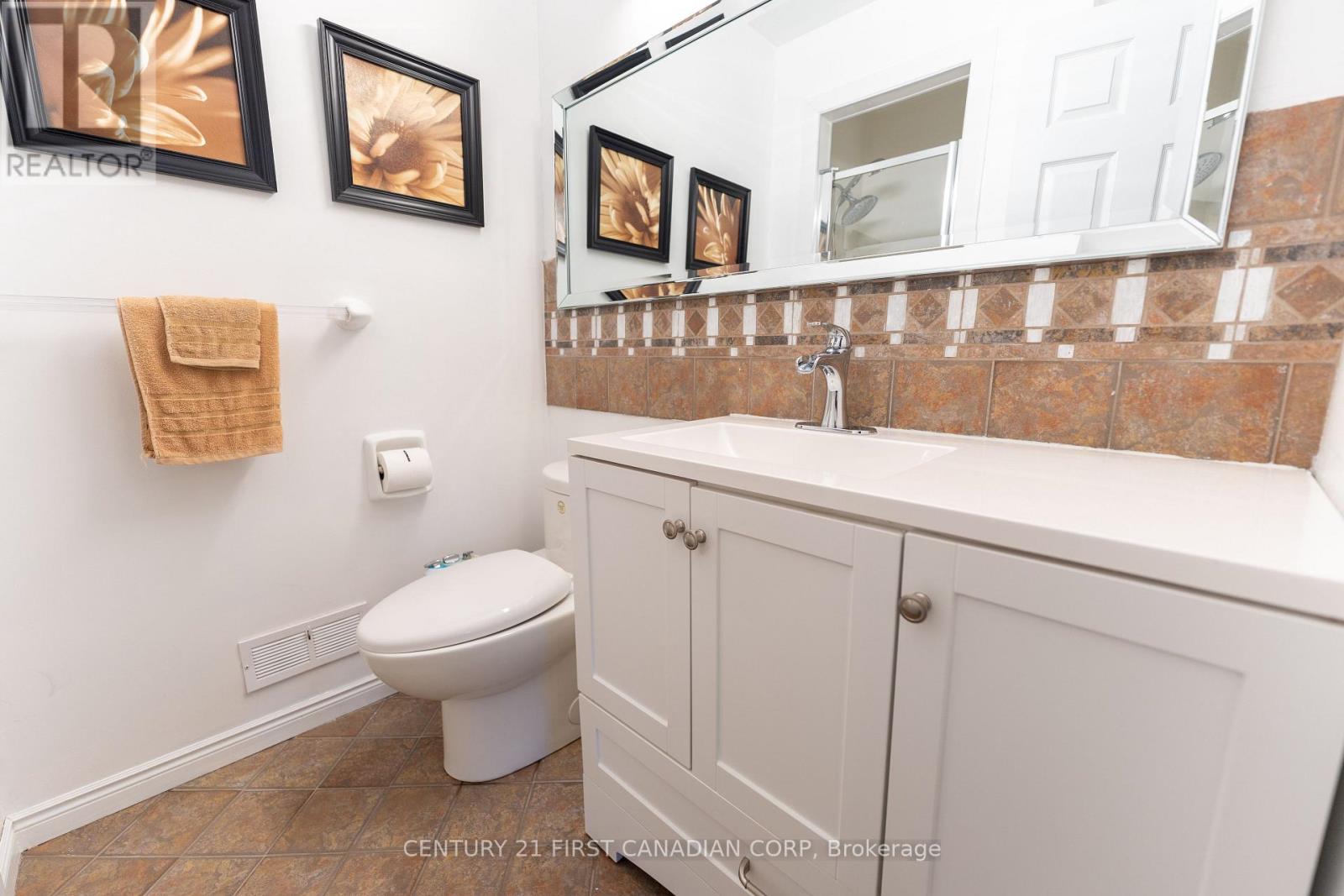 27 Golfview Crescent, London South, Ontario  N6C 5N2 - Photo 32 - X12149980