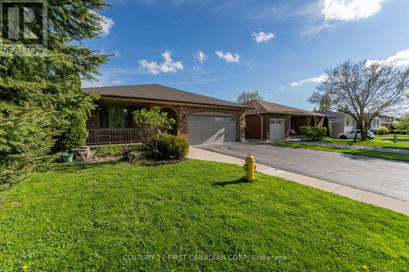 27 Golfview Crescent, London South, Ontario  N6C 5N2 - Photo 4 - X12149980