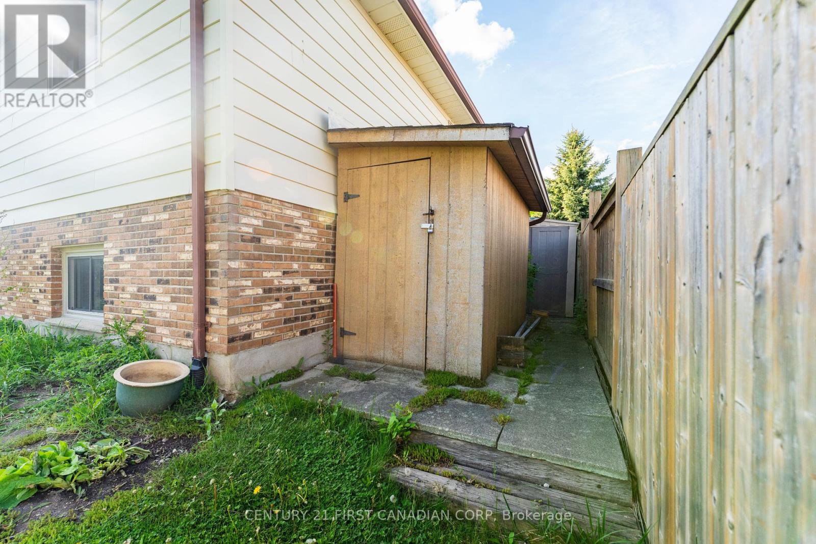 27 Golfview Crescent, London South, Ontario  N6C 5N2 - Photo 46 - X12149980