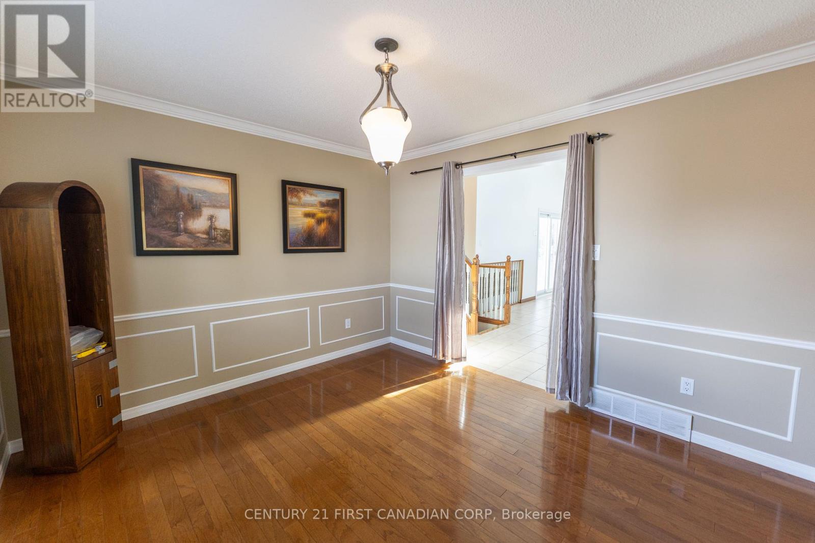 27 Golfview Crescent, London South, Ontario  N6C 5N2 - Photo 8 - X12149980