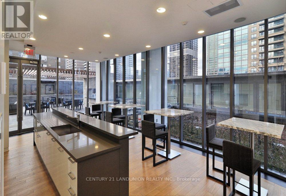 601 - 33 Charles Street E, Toronto, Ontario  M4Y 1R9 - Photo 12 - C12152724