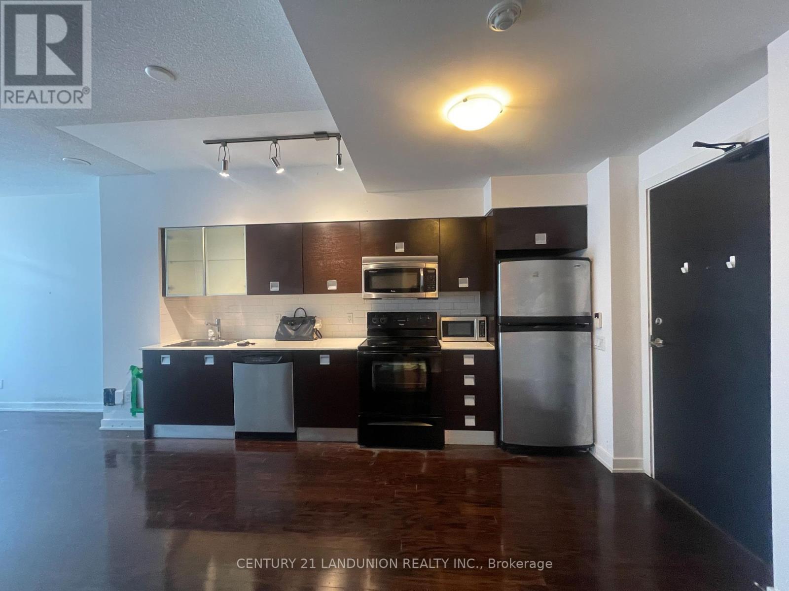 601 - 33 Charles Street E, Toronto, Ontario  M4Y 1R9 - Photo 3 - C12152724