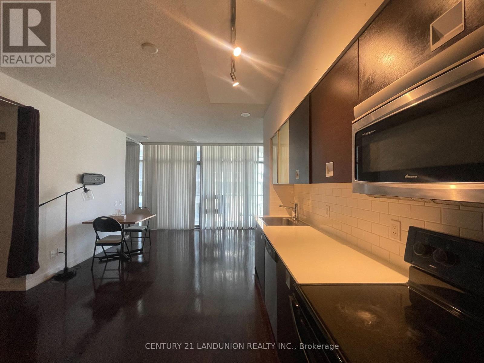 601 - 33 Charles Street E, Toronto, Ontario  M4Y 1R9 - Photo 4 - C12152724