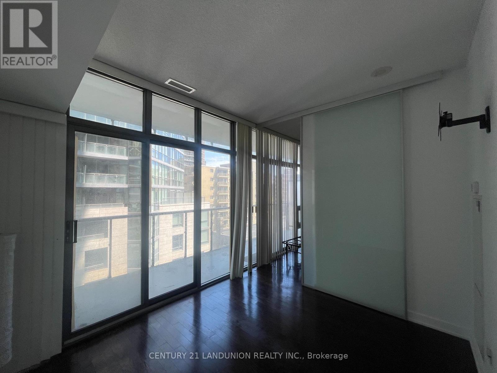 601 - 33 Charles Street E, Toronto, Ontario  M4Y 1R9 - Photo 5 - C12152724