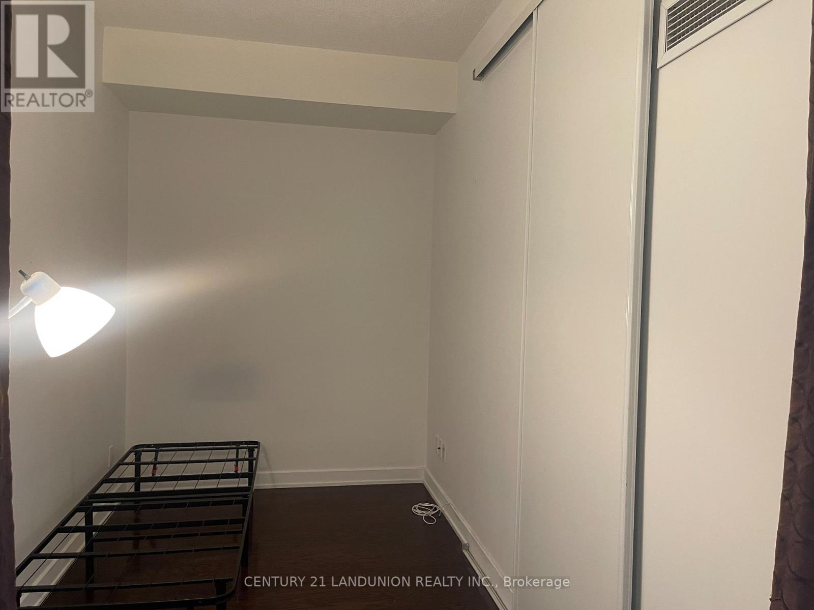 601 - 33 Charles Street E, Toronto, Ontario  M4Y 1R9 - Photo 6 - C12152724