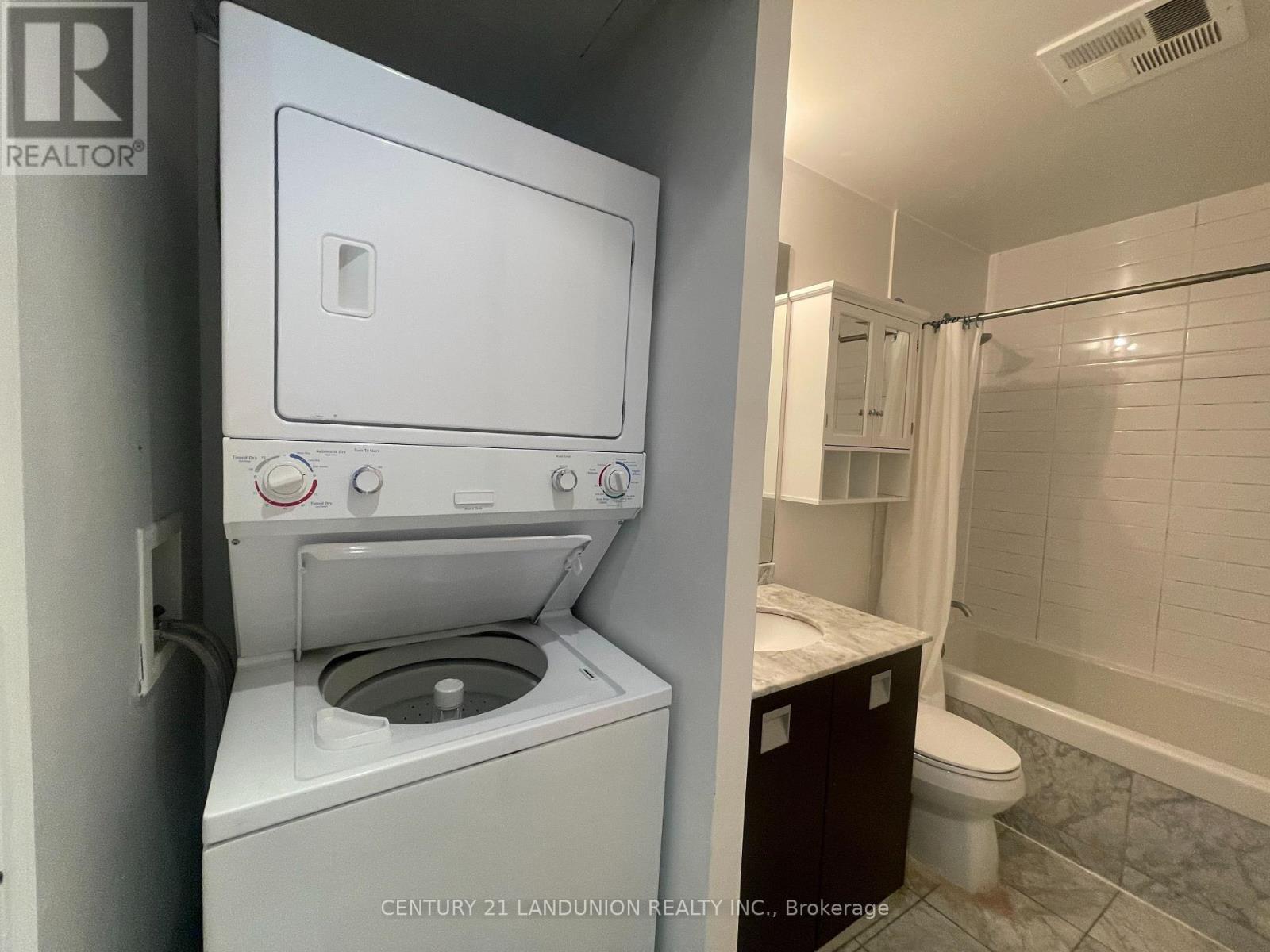 601 - 33 Charles Street E, Toronto, Ontario  M4Y 1R9 - Photo 9 - C12152724