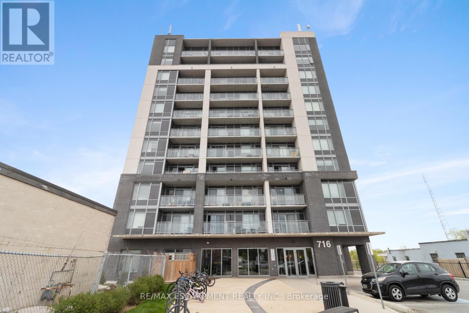 102 - 716 Main Street E, Milton, Ontario  L9T 3P6 - Photo 1 - W12152732