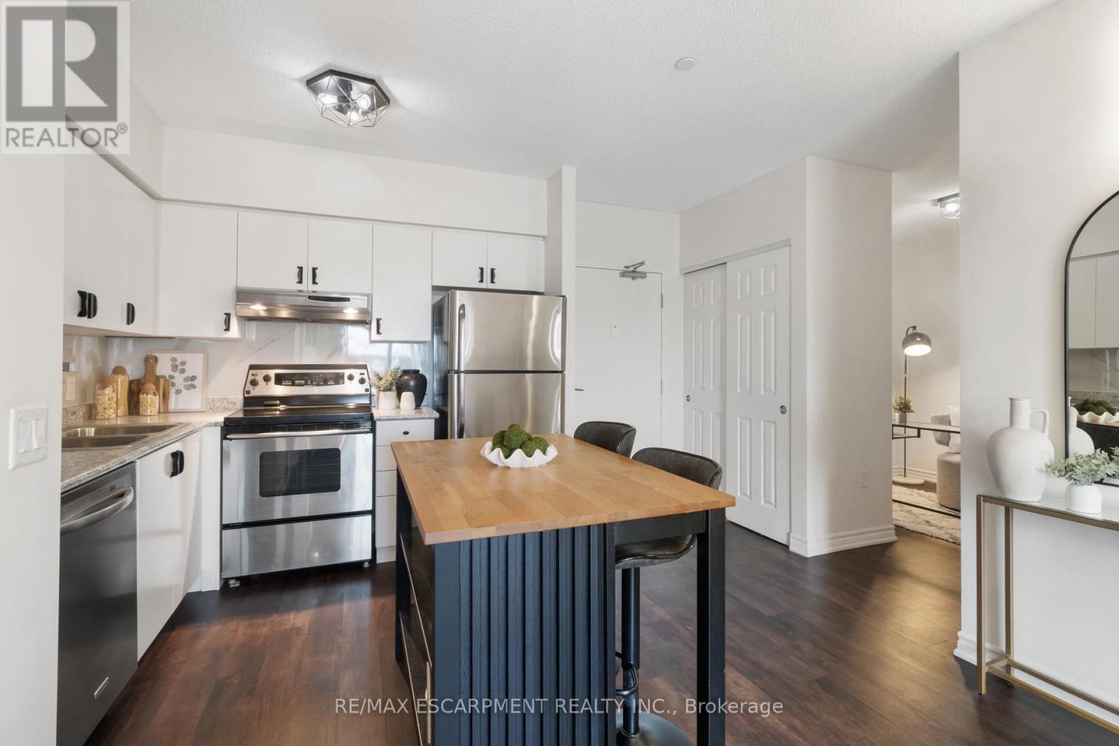 102 - 716 Main Street E, Milton, Ontario  L9T 3P6 - Photo 6 - W12152732