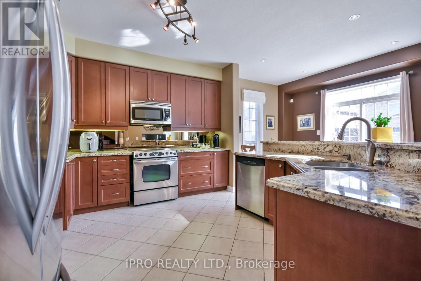 79 Sovereign's Gate, Barrie (Innis-Shore), Ontario  L4N 0Y9 - Photo 21 - S12152263