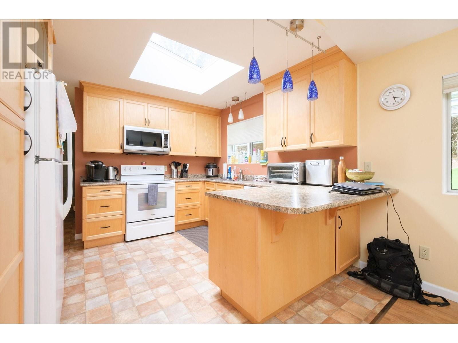 3318 Linwood Road, Roberts Creek, British Columbia  V0N 2W1 - Photo 37 - R3003607
