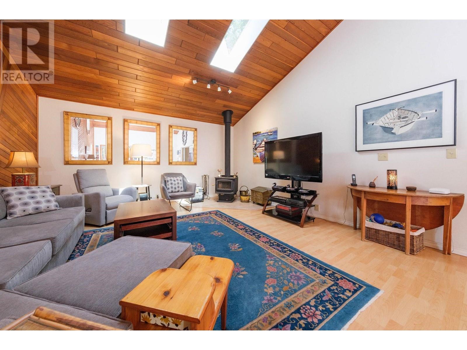 3318 Linwood Road, Roberts Creek, British Columbia  V0N 2W1 - Photo 9 - R3003607