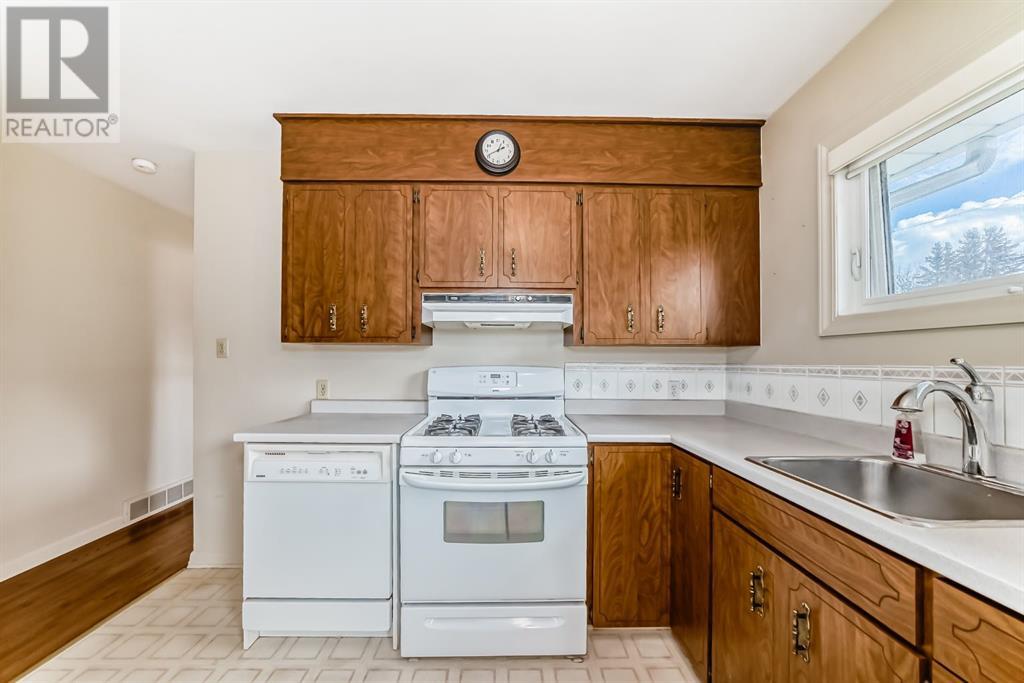 48 Hudson Road Nw, Calgary, Alberta  T2K 2B1 - Photo 7 - A2221757