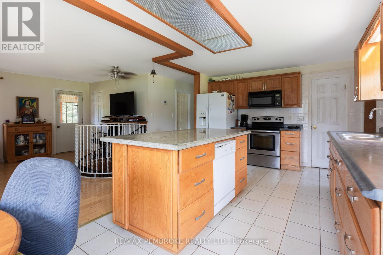 4293 Round Lake Road, Killaloe, Ontario  K0J 2A0 - Photo 7 - X12152289