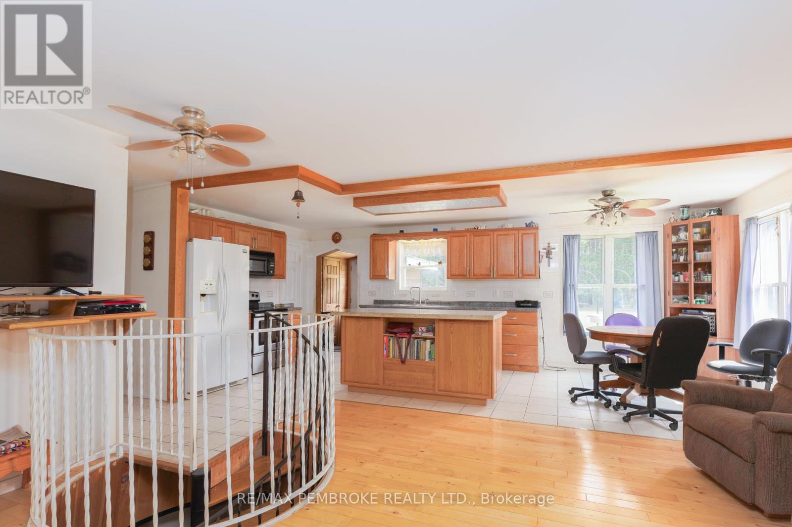 4293 Round Lake Road, Killaloe, Ontario  K0J 2A0 - Photo 6 - X12152289