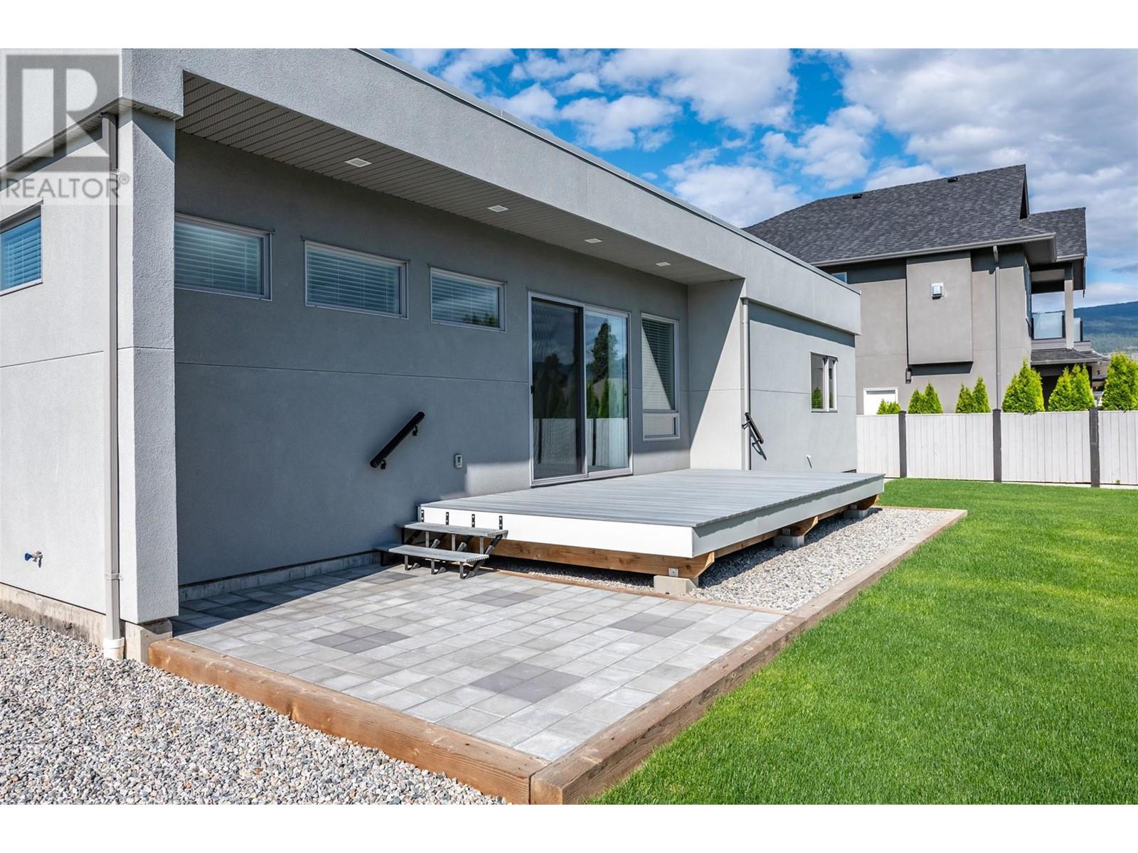 1723 Treffry Place, Summerland, British Columbia  V0H 1Z9 - Photo 5 - 10348215