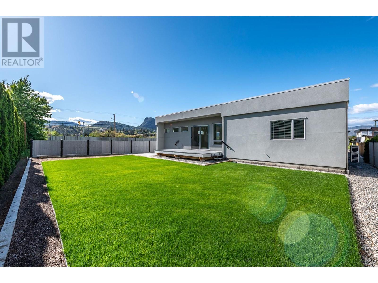 1723 Treffry Place, Summerland, British Columbia  V0H 1Z9 - Photo 3 - 10348215