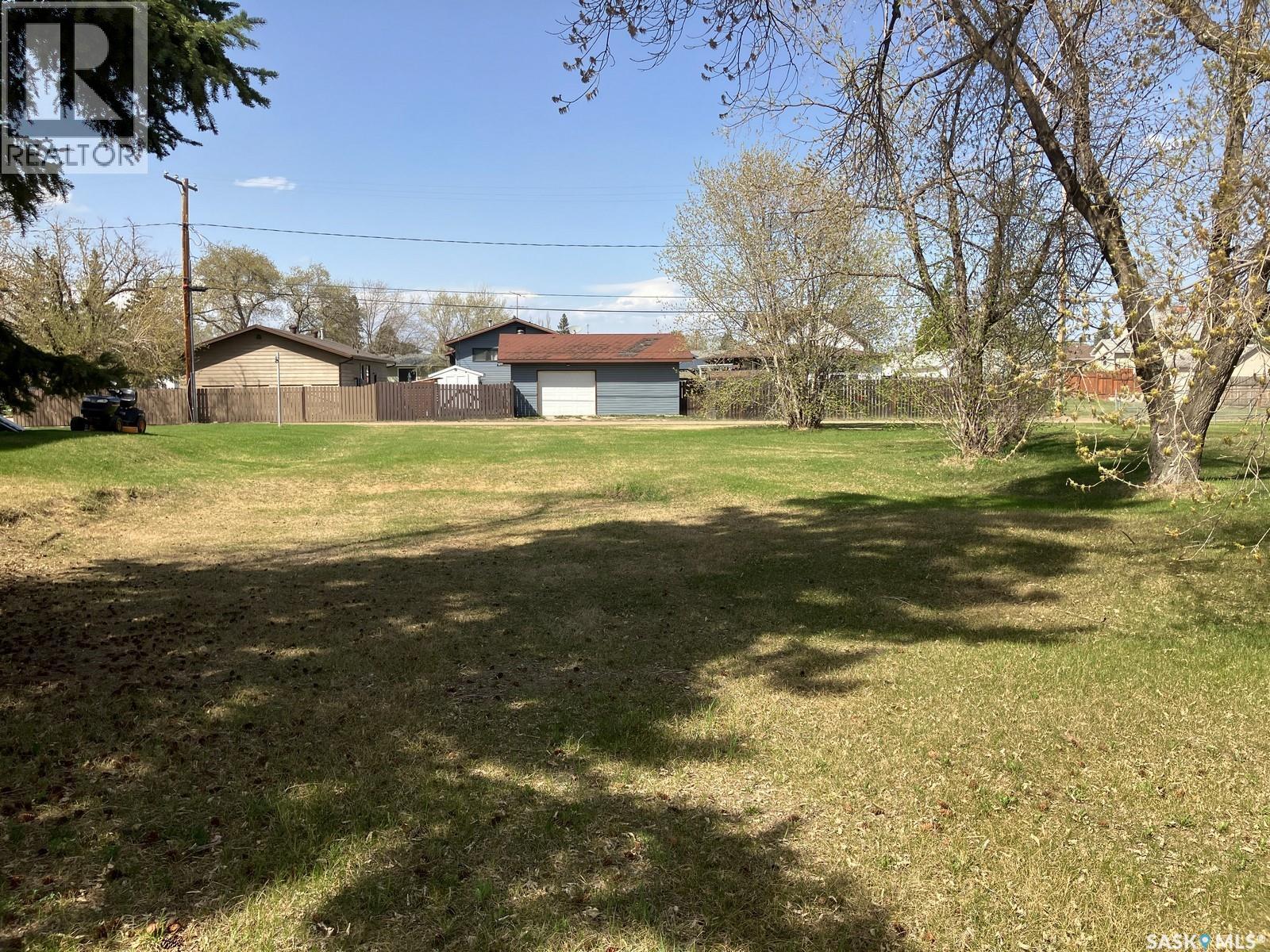 619 - 621 10th Avenue W, Nipawin, Saskatchewan  S0E 1E0 - Photo 3 - SK990672