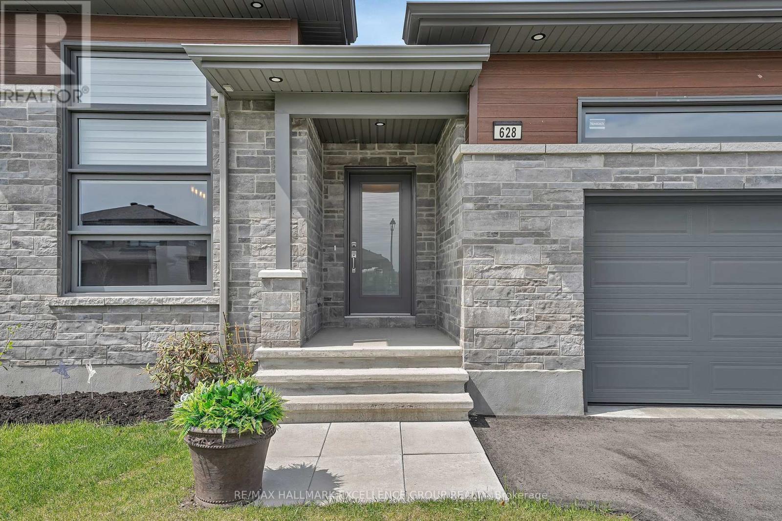 628 Cobalt Street, Clarence-Rockland, Ontario  K4K 0L4 - Photo 3 - X12152758