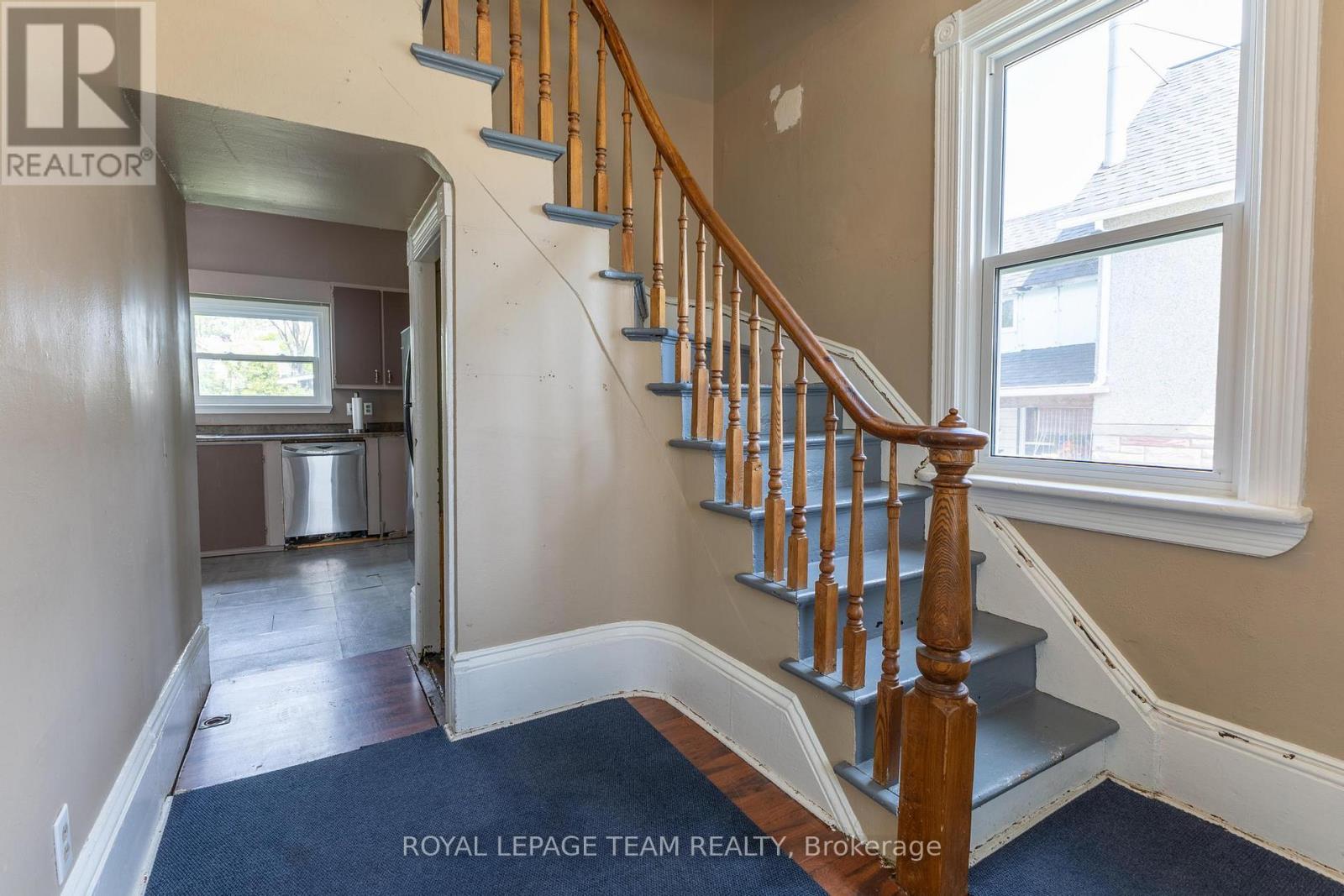 Property at 48 MCGONIGAL STREET E image 5